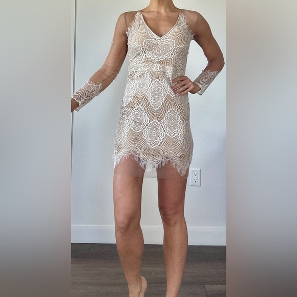 LF LUXXEL DRESS WHITE EMBROIDERED SIZE M NWT - Picture 1 of 10